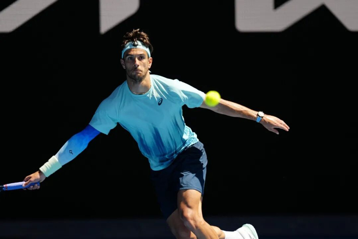 开云体育登录入口-跨过前半程硝烟，墨尔本战火升级|网球|亚瑟士|弗里茨|大满贯|穆塞蒂_新浪体育_新浪新闻