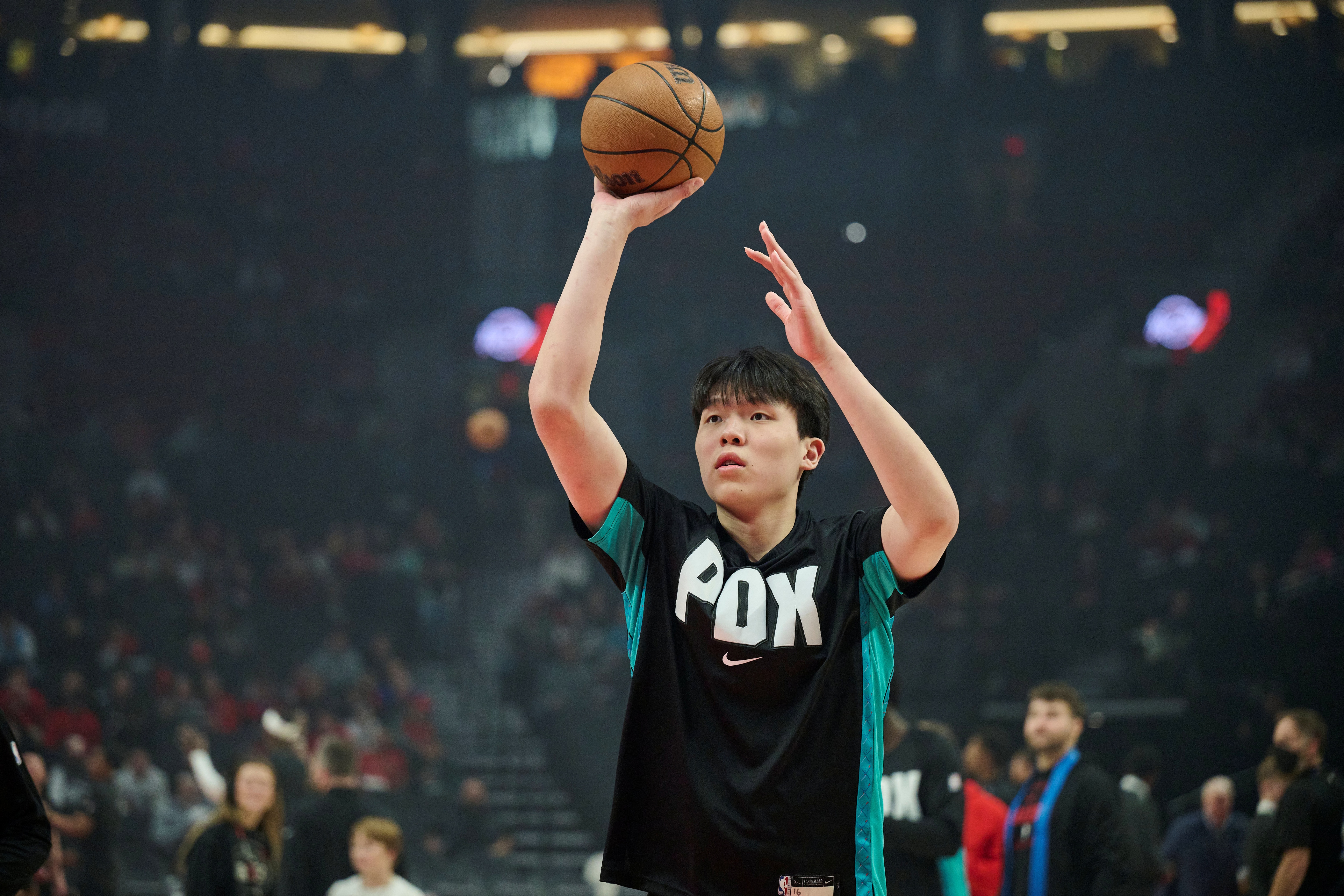 开云最新登录地址-没有获得上场时间！开拓者10人轮换 杨瀚森枯坐一整场冷板凳