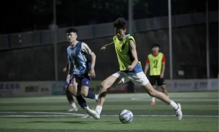 “渝超”探营 | 九龙坡队：“村超”季军为班底，坚持全民足球，00后到70后齐参与