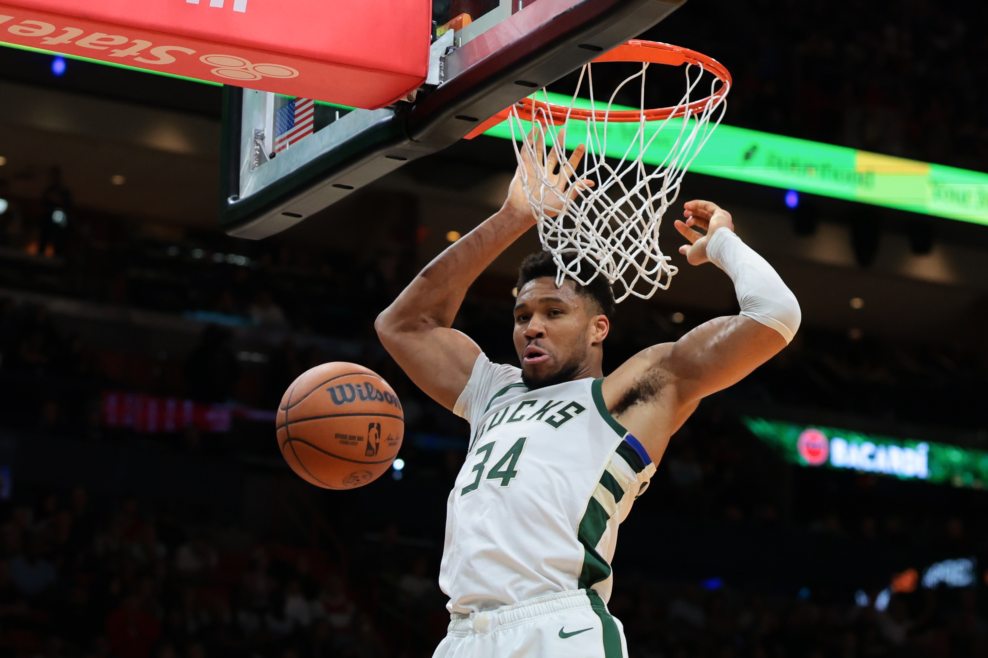 开云最新登录地址-Shams：雄鹿高层已接受休赛期交易字母哥的必然 对交易持开放态度